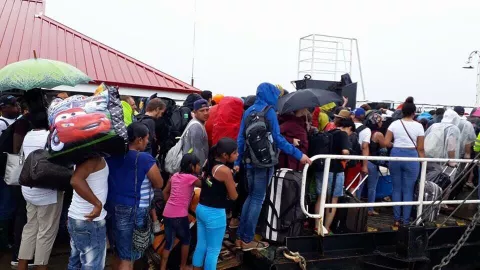 Detienen traslado en lanchas de Almirante a Isla Colón en Bocas del Toro 