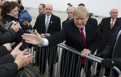 Donald Trump acusa a los demócratas de causar cierre parcial del Gobierno