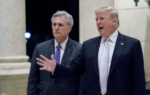 Trump se defiende ante la prensa en Florida y asegura que no es racista