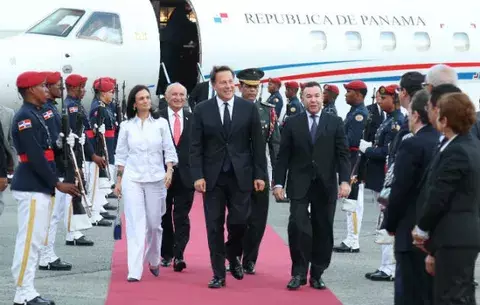 Varela y Saint Malo de gira por Europa con otros cinco funcionarios