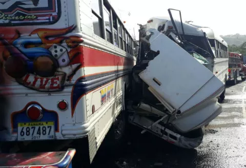 Decenas de heridos en triple colisión en Nuevo San Juan de Colón