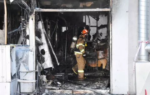 Suben a 40 los muertos tras el incendio de un hospital