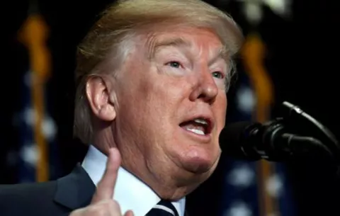 Trump denuncia la "represión" en Venezuela y Cuba 