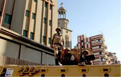Policía mata a 3 presuntos terroristas y detiene a otros 14 en Egipto