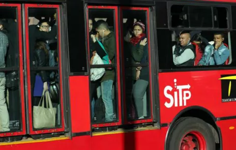 Estalla un artefacto dentro de un autobús de Bogotá
