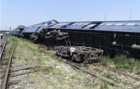 Tragedia: Diez muertos y 15 heridos por accidente de tren en Egipto