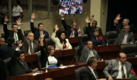 Denuncian 'pase de factura' tras rechazo de las magistradas