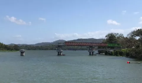 Se inicia instalación de vigas en el puente de Gamboa