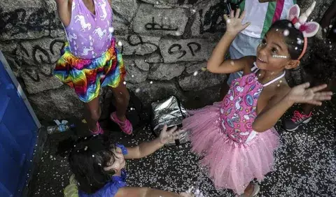 Polémica por llamado a no usar disfraz indio