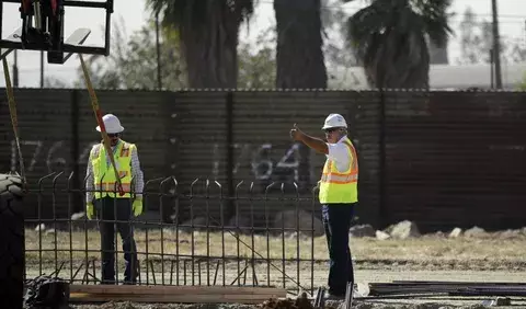 Ofrecen $100 millones por 5 km de   muro 