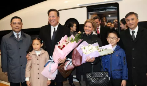 Asuntos de importancia nacional, dejados a un lado ante viajes privados