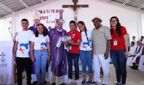 Ulloa motiva con   diversas ideas a ser solidarios