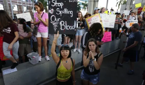 Trump da un  paso hacia el control de armas tras tiroteo en La Florida