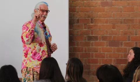 'Patch Adams' habla de tiroteos 