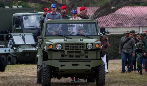Nicolás Maduro lidera ejercicios militares