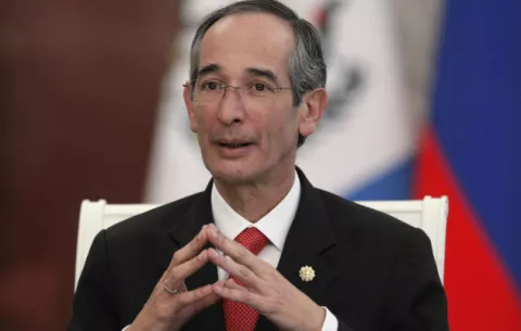 Cae por corrupción el expresidente de Guatemala Álvaro Colom y buscan a 14 exministros