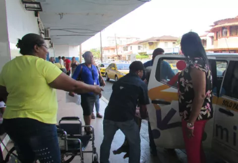 Hallan anciana abandonada y beneficiaria del programa 120 a los 65 en Colón