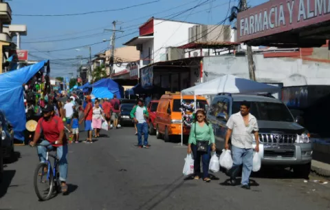 Bajan ventas de buhoneros en Las Tablas