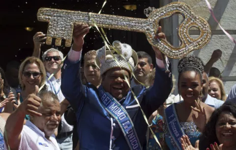 Comienza la fiesta de 5 días en Río de Janeiro bajo el reinado de Momo