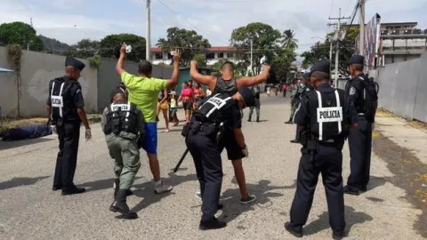 Se fueron a culequear a la cinta costera pero quedaron detenidos