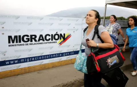 Colombia endurece el control migratorio por el éxodo de venezolanos y pide solidaridad