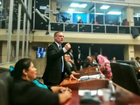 Diputados acuerdan discutir cambios en Comisión de Credenciales el jueves 