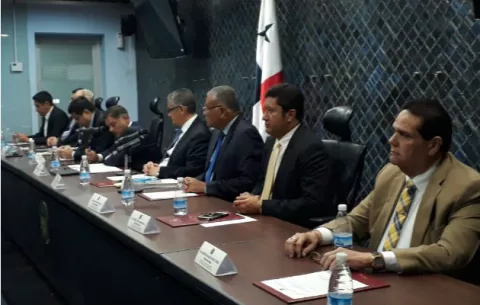 Diputados de oposición analizan reconfigurar Comisión de Credenciales