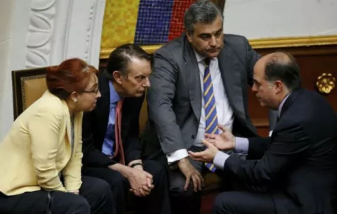 Negociaciones entre gobierno y oposición de Venezuela en cuerda floja