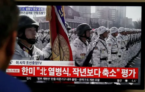 Corea del Norte exhibe poderío militar en la víspera de los "JJOO de la Paz"