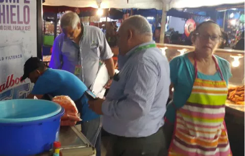 Decomisan alimentos descompuestos en la Feria de La Chorrera