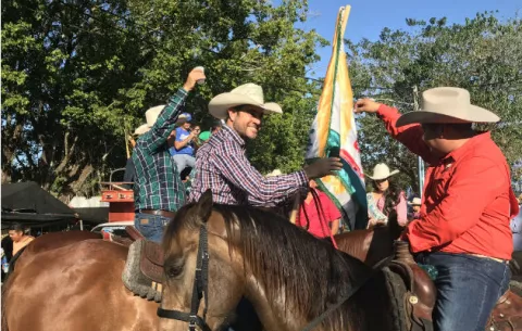 Ministro Etchelecu encabeza cabalgata en Soná, pese a críticas sobre veda electoral