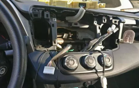 Delincuentes se dan gusto hurtando radios de autos en Azuero