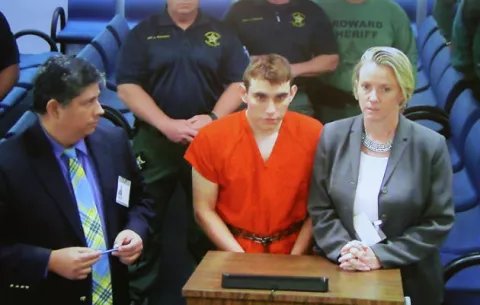 Grupo supremacista afirma tener algún vínculo con el autor del tiroteo en colegio de Florida