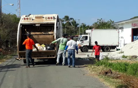 Retiran desechos del corregimiento de Monagrillo
