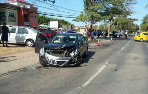 Siete heridos en vuelco de pickup en Pesé