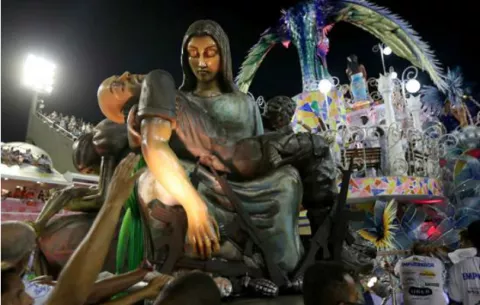 Tiroteos, saqueos y asaltos múltiples en el Carnaval de Río de Janeiro