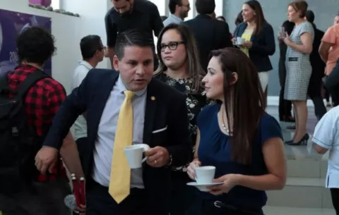 Diputados evangélicos en Costa Rica no hablarán hasta ser 'capacitados' 