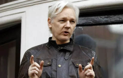 Rechazan los argumentos del activista Julian  Assange contra su orden de detención