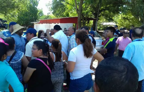 Van y vienen promesas del Gobierno y miles en Las Lomas viven como gorgojos