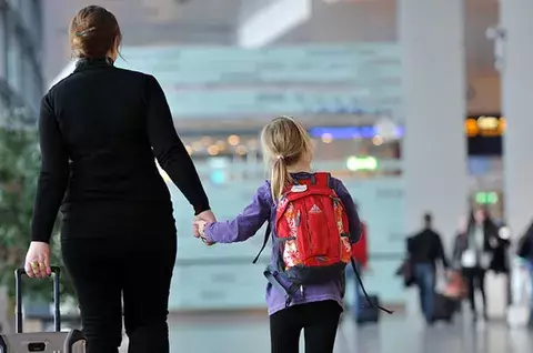 Solicitud de permiso para salida de menores de edad del país será digital