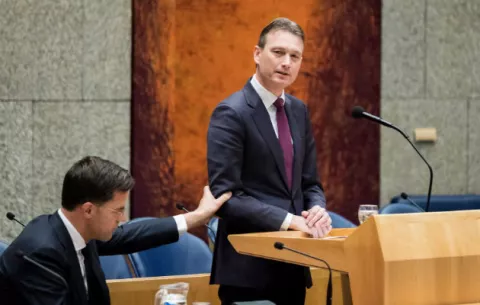 Ministro de exteriores de Holanda renuncia ante el Parlamento por mentiroso