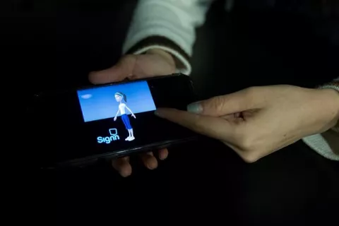 Crean programa para traducir texto y voz a lengua de señas