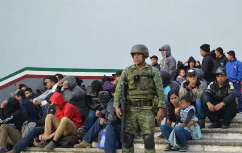 Autoridades mexicanas rescatan a un grupo de migrantes centroamericanos en riesgo