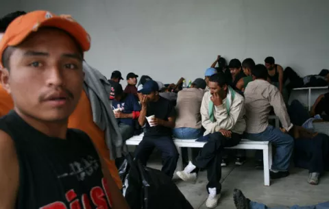 Policías mexicanos rescatan a 40 migrantes guatemaltecos en Veracruz