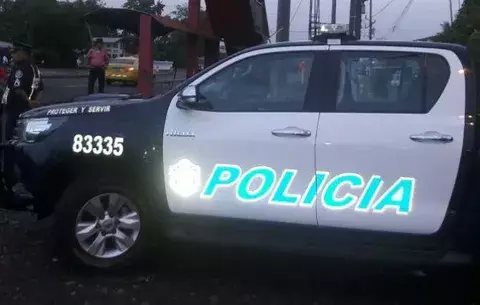 [VIDEO] Rescatan a una mujer que cayó dentro de tanque séptico 
