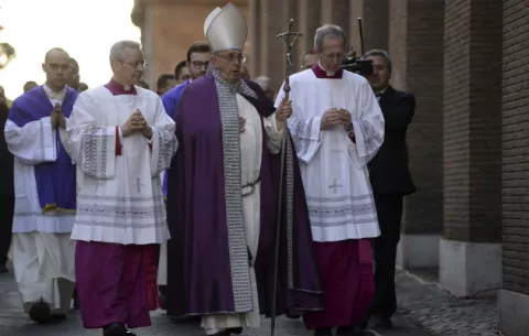 El papa le pide a los fieles vencer 'los demonios' de la desconfianza y apatía en la Cuaresma