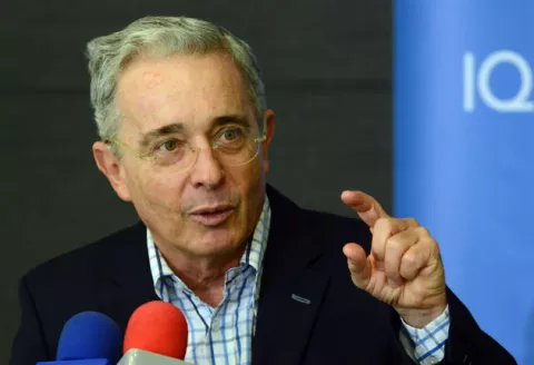 Tribunal pide investigar a Uribe por presuntos vínculos con masacres