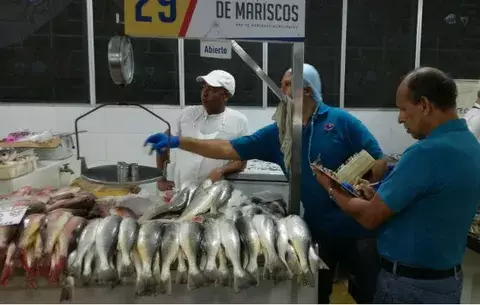 Panameños se abastecen de mariscos en primer viernes de cuaresma