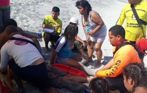 Rescate de bañistas por fuerte oleaje en Corona y Punta Chame
