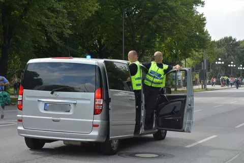 Policías piden refuerzos tras haber consumido sustancias ilícitas